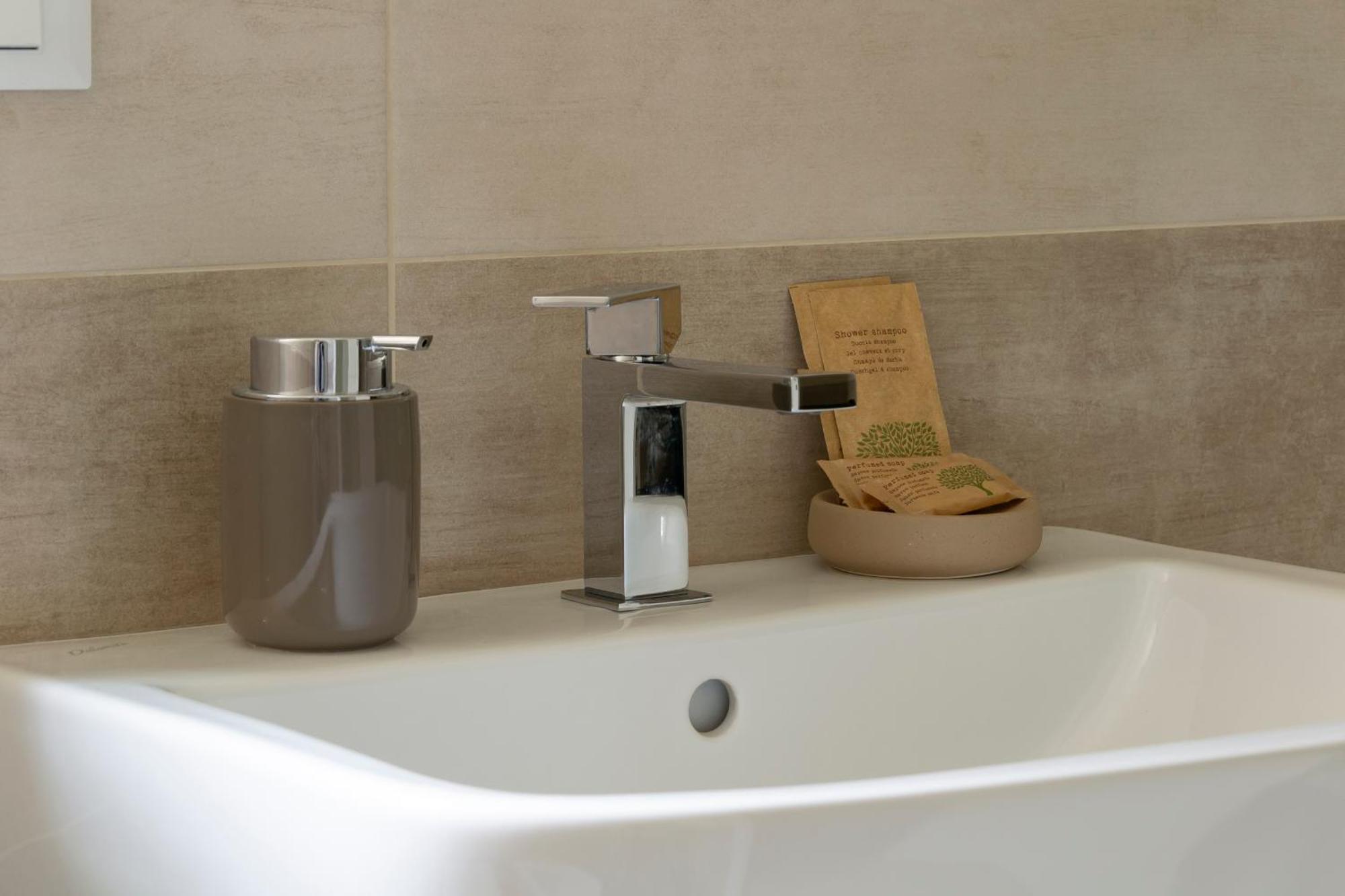 Apartment Amos - 5 Minutes From Piazza Maggiore ボローニャ エクステリア 写真